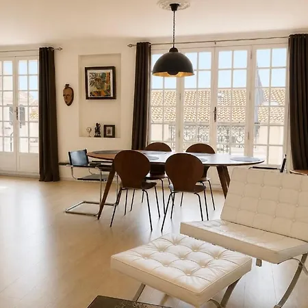 Standing 130 M2, Terrace 35 M2, Barbecue